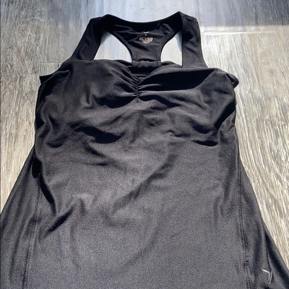 Old navy workout tank size medium